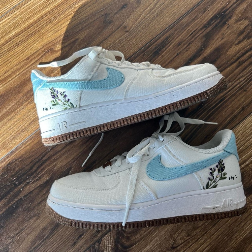 The Nike Women's Air Force 1 '07 SE 'Indigo'